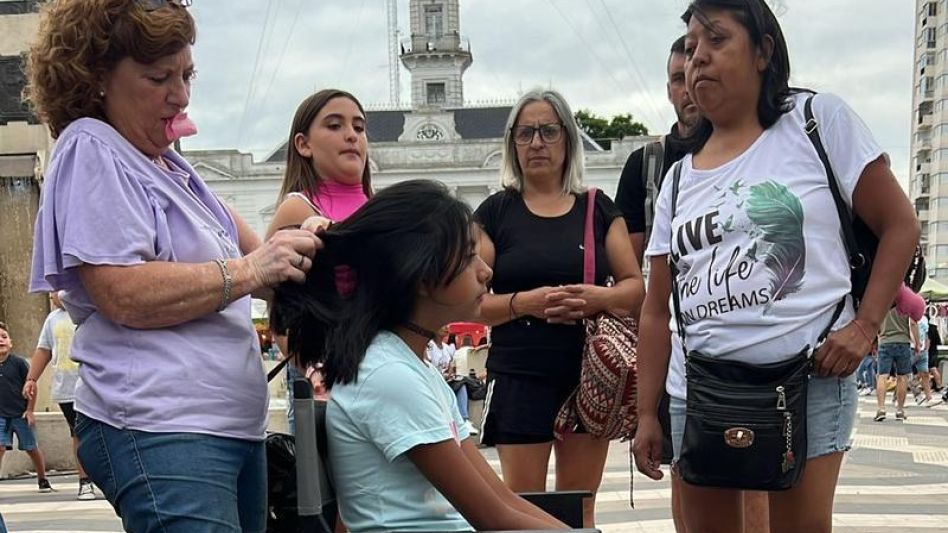 El pasado fin de semana en la Kermese de la diversidad cultural, para lograr mayor difusión estuvieron las mujeres del grupo GAPO.   NACHO CORREA  