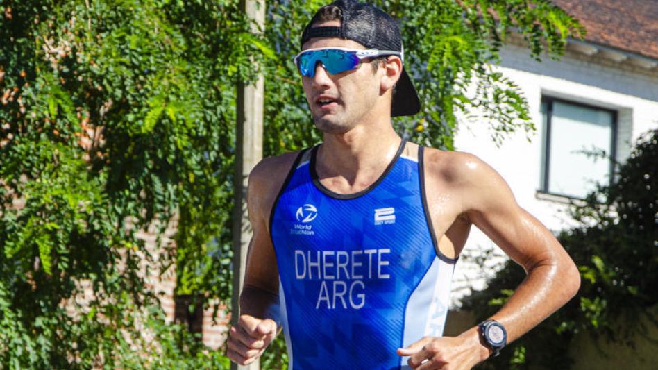 Gerónimo Dhereté y Romina Palacios Baena fueron los ganadores del Triatlón Sprint de Azul, que se realizó ayer y marcó el cierre del campeonato bonaerense. FOTOS: NACHO CORREA 