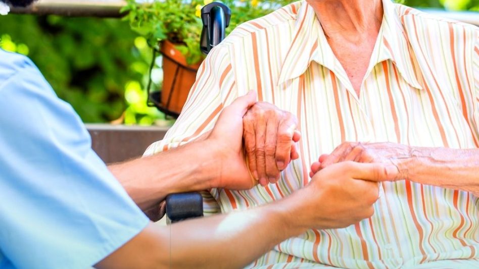 Diferencia entre acompañante terapéutico y cuidador domiciliario
