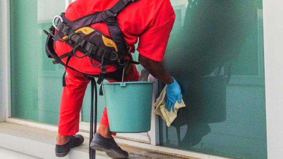 Consejos para limpiar vidrios de edificios
