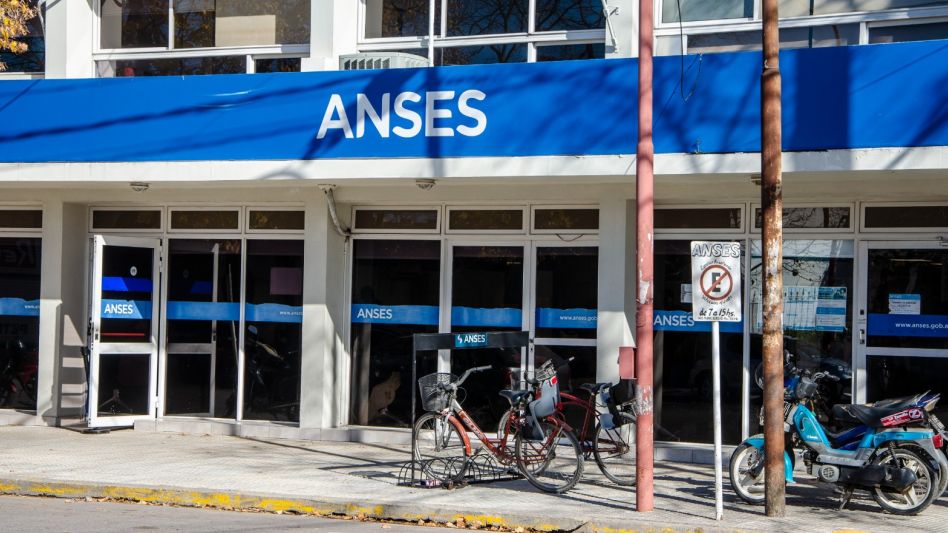 Gremios de Anses se declaran en  estado de alerta por los despidos