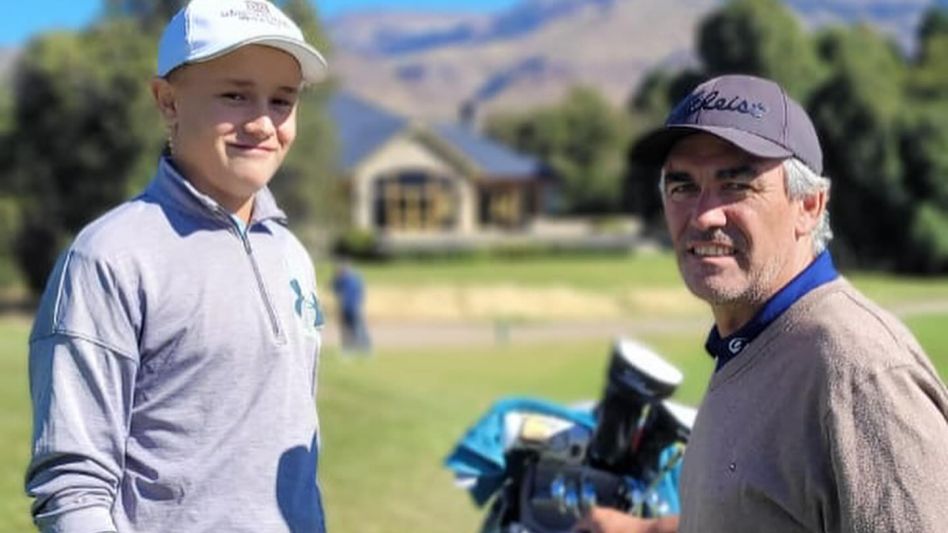 El golfista  Fermín Guerendiain representará a la Selección argentina en un evento internacional. En las imágenes se encuentra con su papá Graciano, quien le inculcó este deporte.