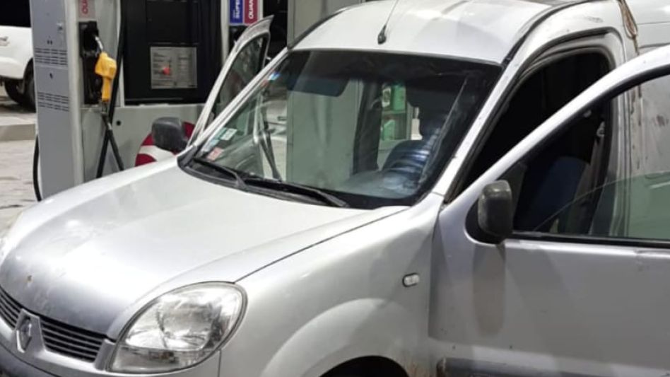 Una Renault Kangoo. Los adolescentes la hurtaron después de fugarse del Lugones. FOTO: CPA/PBA