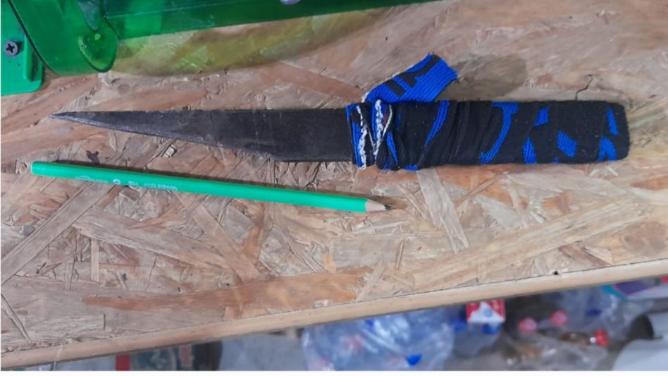 Un cuchillo de fabricación casera utilizó el agresor para amenazar al empleado del kiosco. FOTO: CPA/PBA