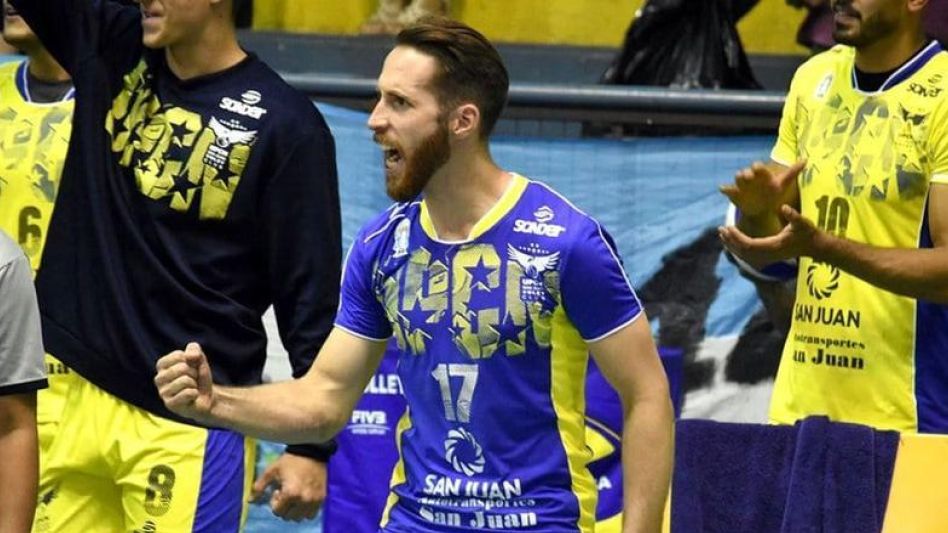 Después de pasar por Azul Vóley, Matías Salvo se incorporó a la UPCN, donde hasta momento estuvo presente en todos los títulos de dicha entidad.