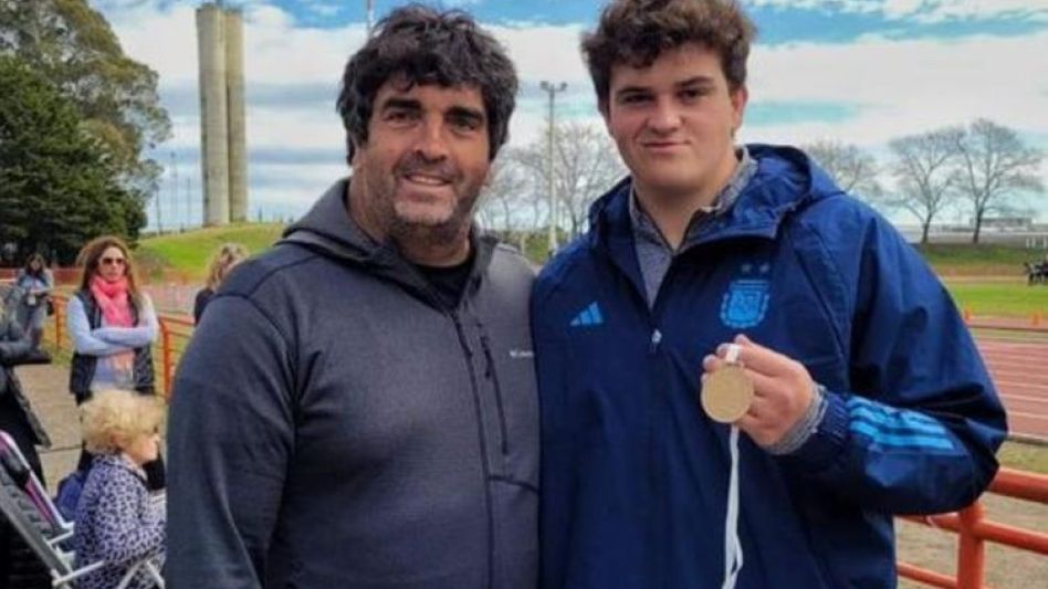 El chillarense Juan Arrieguez (derecha) junto a su entrenador Julio Piñero.