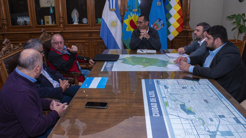 El intendente Nelson Sombra recibió a dirigentes de la Federación de Almaceneros de la Provincia, encabezados por su titular, José Candiota, y el vicepresidente Fernando Savore. 