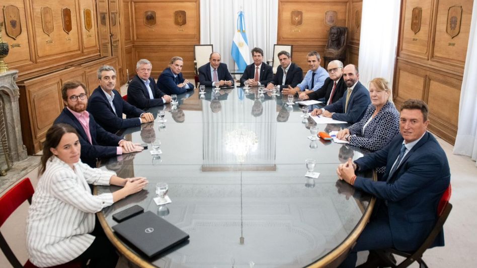 El Gobierno dice que tiene el aval de gobernadores para llevar el piso de Ganancias a $1,8 millones