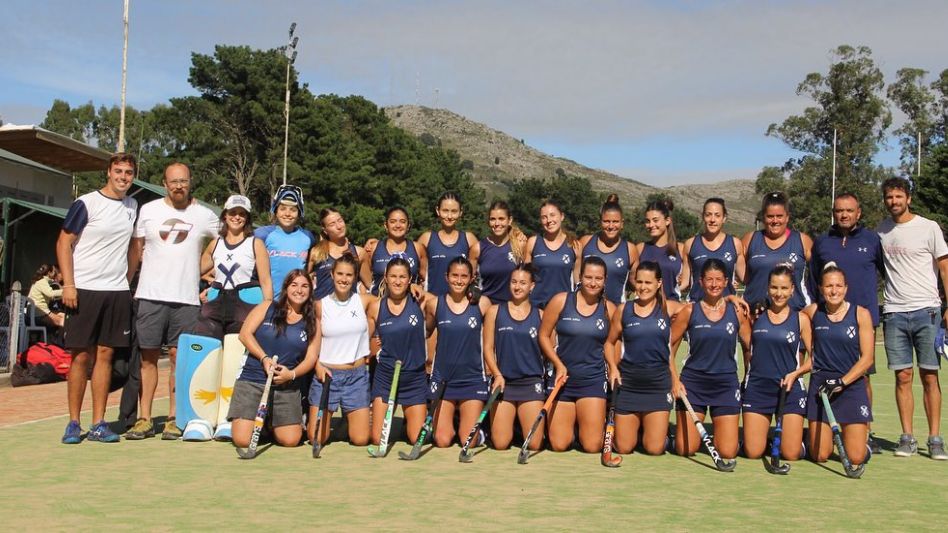 La competencia, que correspondió al Campeonato Regional de Clubes B de hockey, se desarrolló en Tandil y el desempeño del equipo azuleño fue de menor a mayor. Fotos: gentileza Facebook Remo.