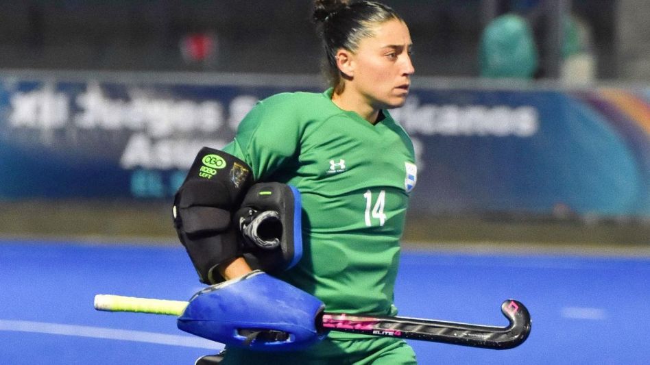 El seleccionado femenino Las Leonas, viajará a Charlotte, y entre las jugadoras citadas está la azuleña Clara Barberi. Foto: archivo - internet.