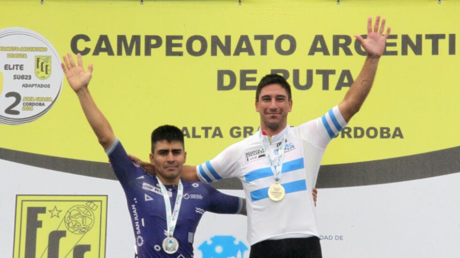 El azuleño Simón Mazzante en lo más alto del podio en Córdoba.