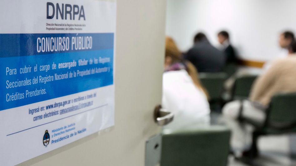 Pese a la promesa de cerrarlos, el Gobierno subió los costos de los Registros Automotores