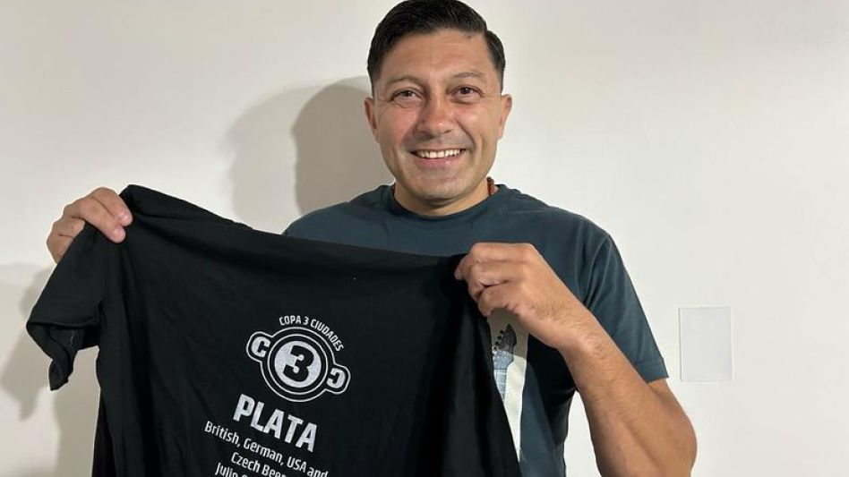 El productor de cerveza artesanal azuleño Julio Cejas obtuvo la medalla de plata en la Copa Tres Ciudades, desarrollada en Berisso. 