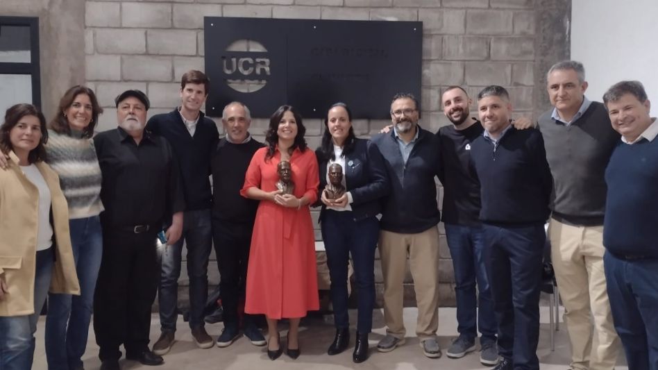 Dirigentes de la UCR Azul fueron parte del acto que se realizó días atrás en la vecina localidad. GENTILEZA/UCR AZUL