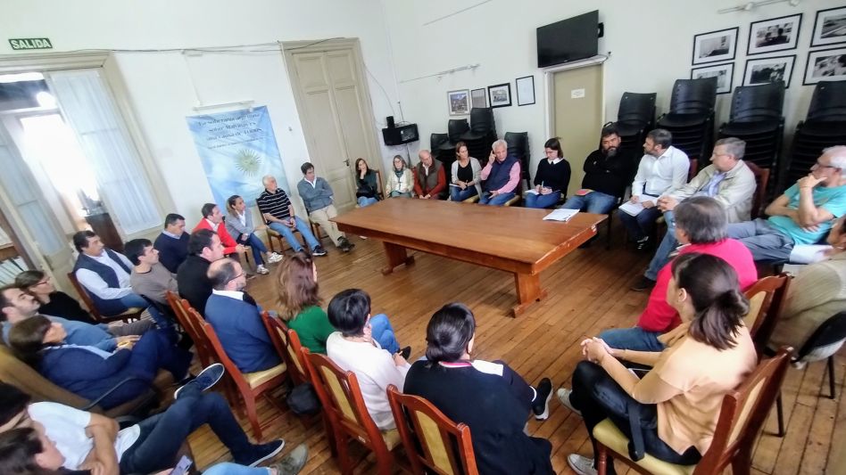Proyecto de rotonda en el parque municipal: reunión ampliada con funcionarios y vecinos