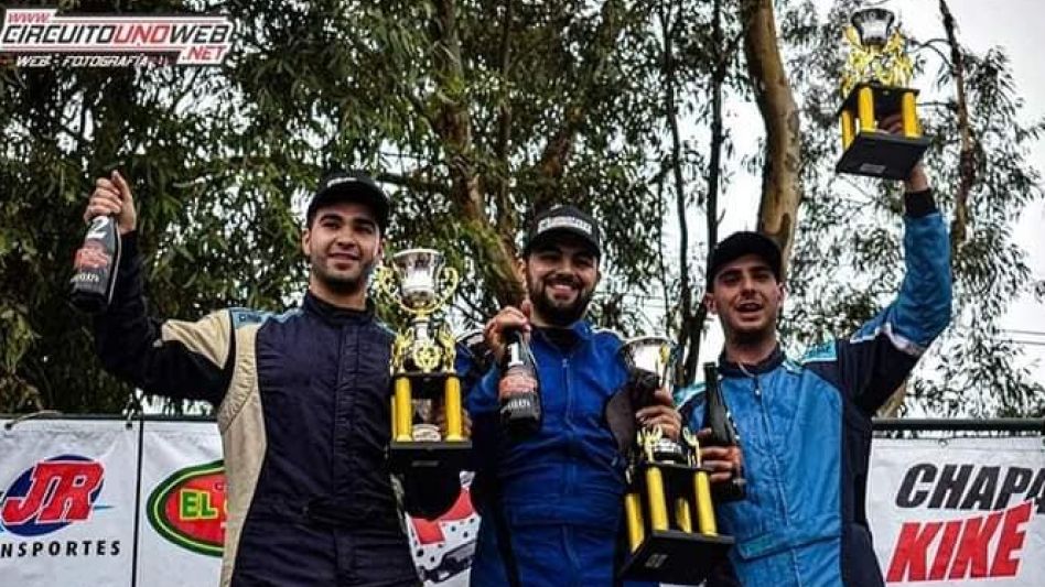 Los chillarenses Justo Vivarelli y Bautista Masson Cura terminaron segundo y tercero en Minicros, categoría que corrió en Tres Arroyos. Foto: gentileza Circuito Uno