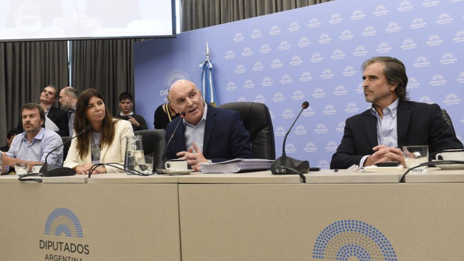 Avanzarán con la marcha atrás en Ganancias y los cambios en el Monotributo