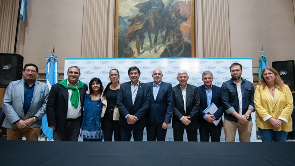 De izquierda a derecha, en el último lugar aparece la diputada provincial Laura Aloisi.