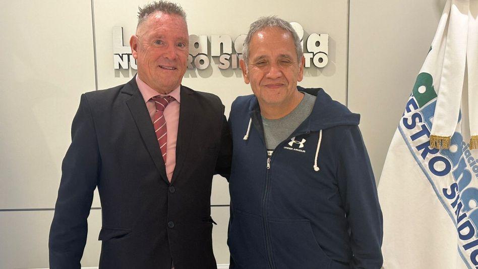 El titular de la Bancaria local, José Luis Iturralde, el viernes, junto a Sergio Palazzo, diputado nacional de extracción sindical.