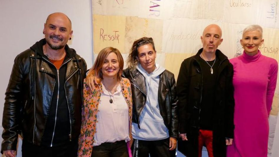 Los artistas que forman parte de ?El vuelo de la polilla?, la cual quedó inaugurada el sábado por la noche.   HÉCTOR GARCÍA 