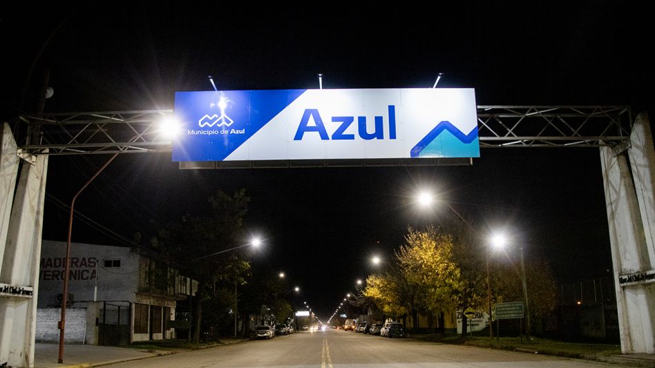 Señalización e iluminación en acceso a Azul por Ruta 3 y Piazza