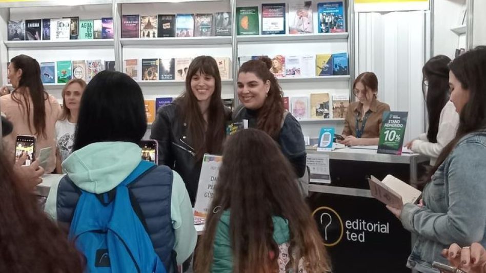 Autora azuleña en la Feria del Libro 2024