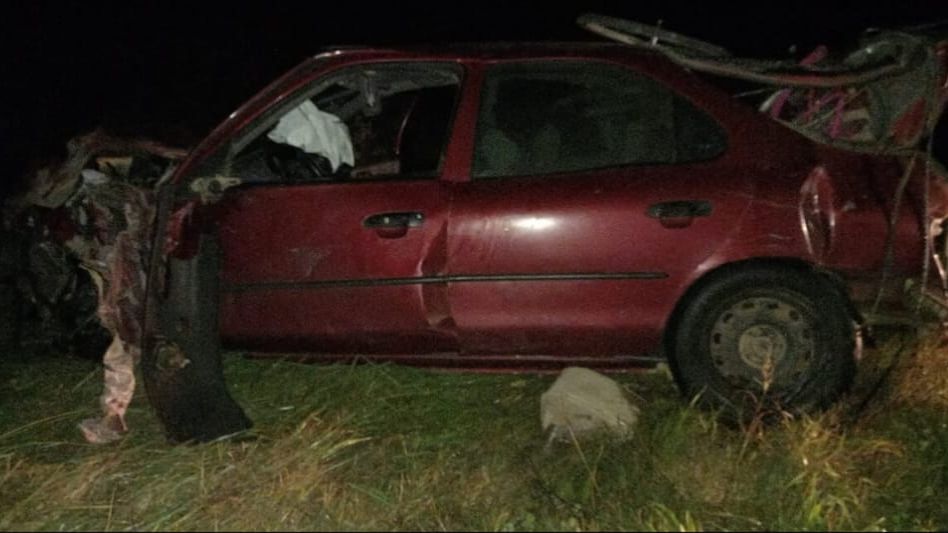 El Ford Mondeo implicado en la colisión sucedida este domingo que pasó sobre la Ruta 3, en jurisdicción de Azul. FOTO: VIAL AZUL/PBA