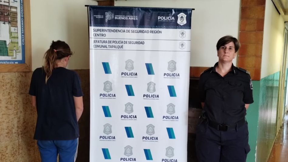 Las mujeres imputadas. Una cumple arresto domiciliario y la otra fue llevada este lunes a la Unidad 52. FOTOS: POLICÍA COMUNAL TAPALQUÉ