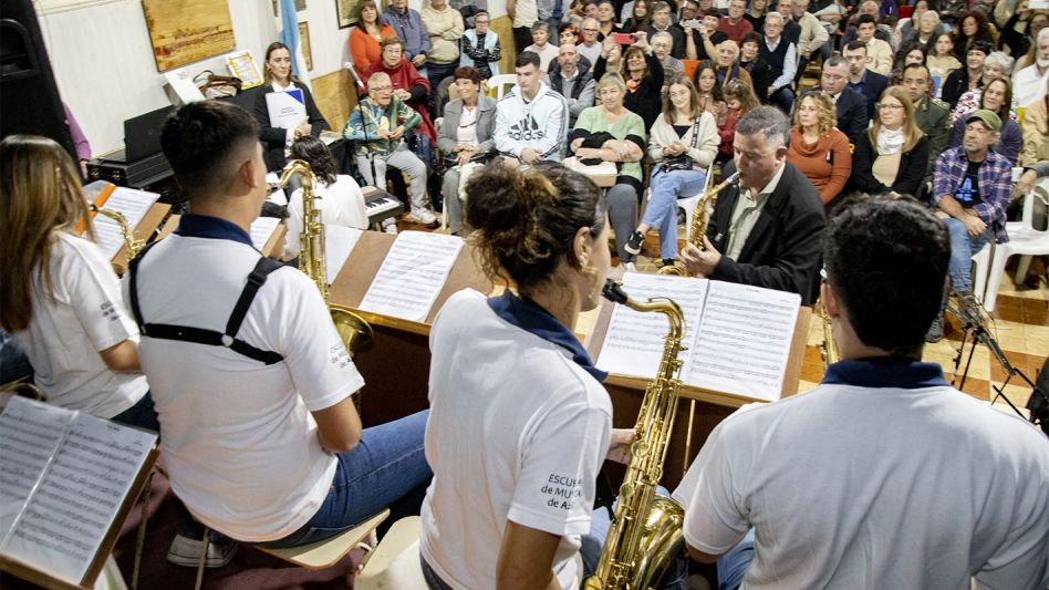 Conmemorando el medio siglo  de la Escuela de Música de Azul