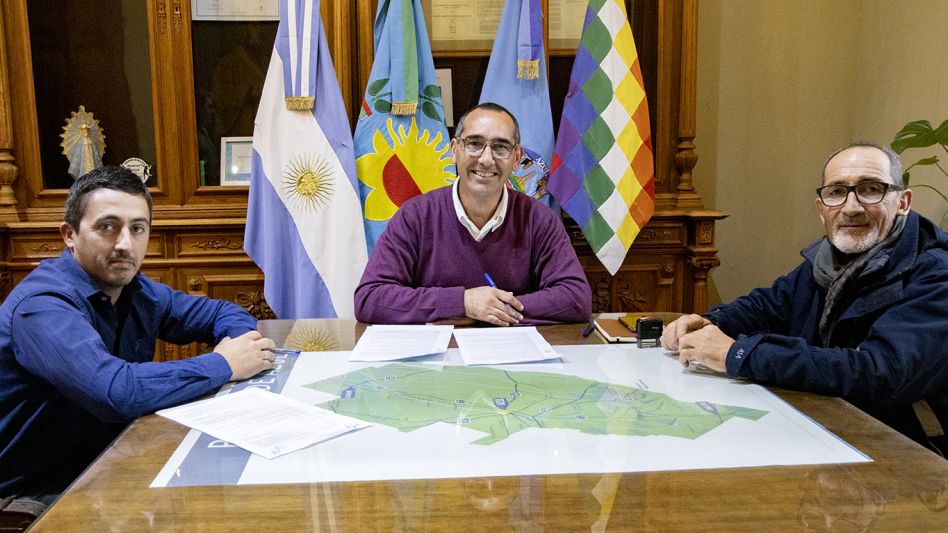 Cooperativismo: Se firmó contrato de comodato para fábrica de bloques