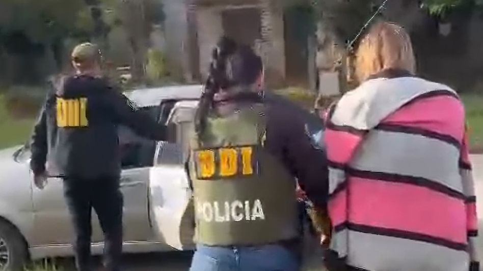 Una joven que tiene 21 años, detenida en Tapalqué en el marco de una de estas investigaciones por juego ilegal. FOTO: DDI AZUL/PBA