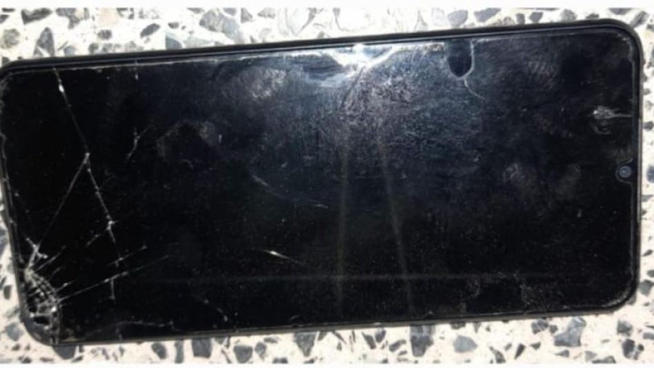  Uno de los teléfonos robados. Lo recuperó la Policía en poder del menor aprehendido. FOTO: CPA/PBA