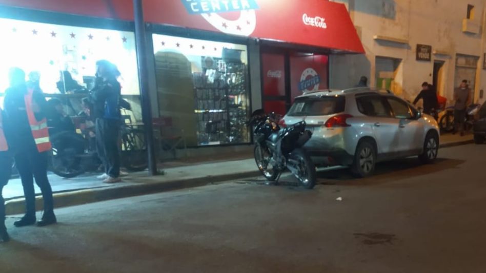 Alrededor de las 19.30 de este viernes el siniestro vial sucedió en Colón y Avenida Mitre. FOTO: CPA/PBA