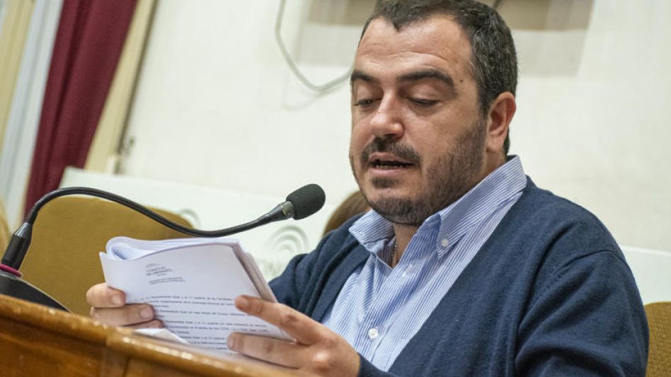 El concejal Xavier Cabrera durante la sesión del cuerpo legislativo realizada en la localidad de Chillar.  CAPTURA DE VIDEO/CONCEJO DELIBERANTE