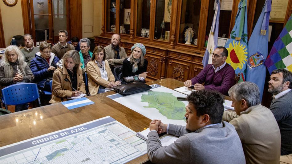 Integrantes del Ejecutivo municipal durante el encuentro con miembros de la COVIR y del Ente Descentralizado.  PRENSA MUNICIPAL