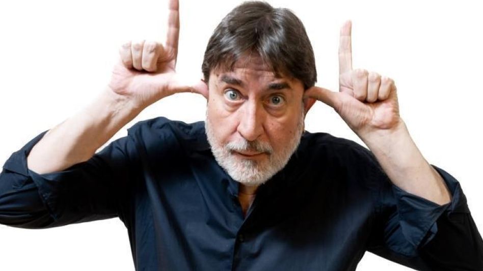 Flaco Pailos llega por primera vez a Azul hoy presentando su nuevo espectáculo unipersonal titulado El Bufón del Pueblo. 