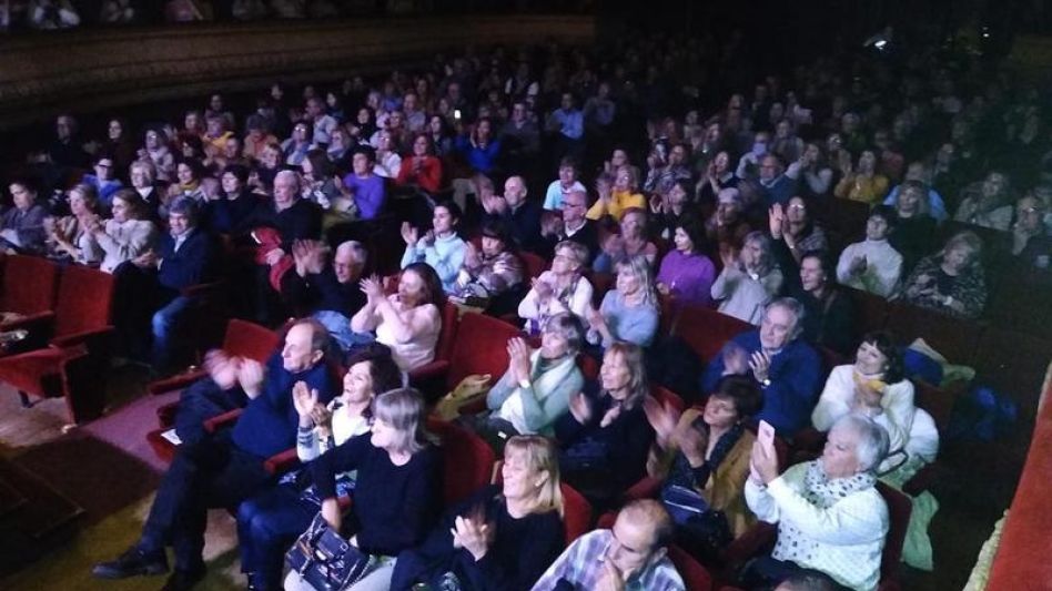 El pasado domingo se presentó Peso Neto en el Teatro Español a beneficio de la cooperadora del Hospital Pintos. 