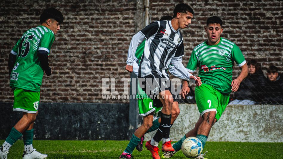 Alumni Azuleño superó a Vélez Sarsfield por 1 a 0. FOTOS NICOLÁS MURCIA