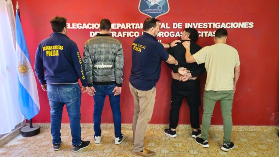 Los dos detenidos en esta ciudad,. Uno de ellos sería el cabecilla de una organización dedicada a vender drogas. DROGAS ILÍCITAS AZUL/PBA 