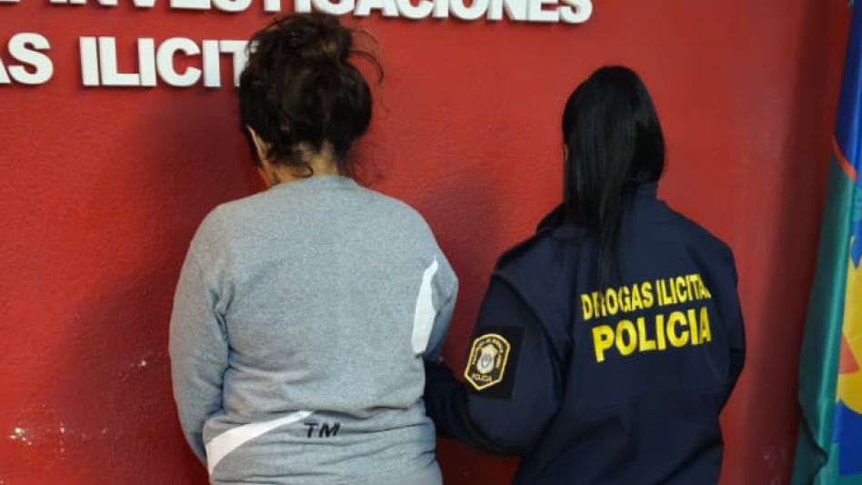 A la única mujer imputada en esta causa la arrestaron hoy miércoles en Olavarría. FOTO: DROGAS ILÍCITAS AZUL/PBA
