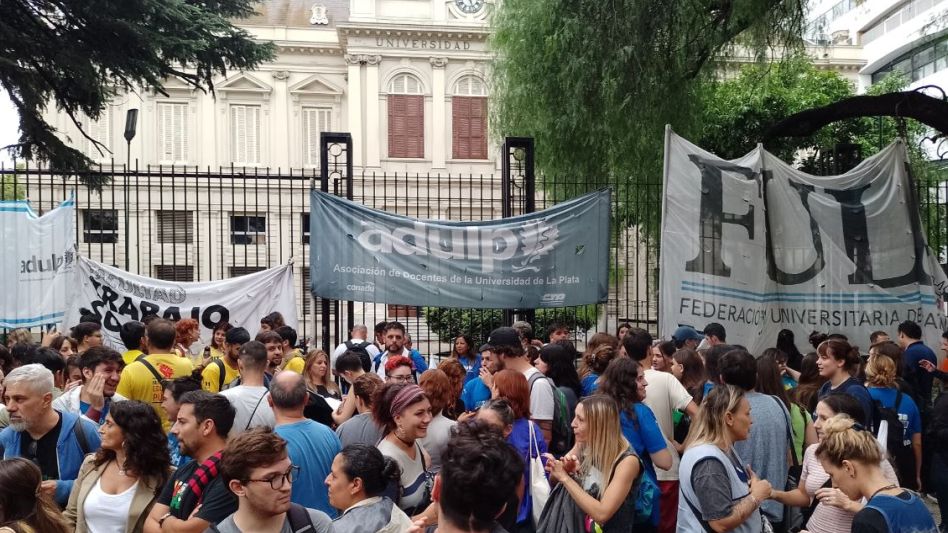 Universidades denuncian "discriminación" por quedar afuera del aumento que el Gobierno le dio a la UBA