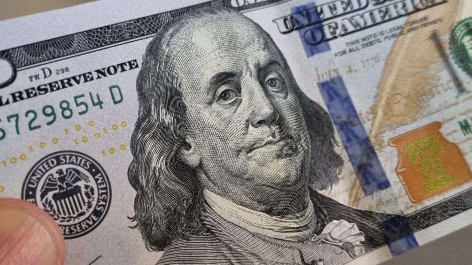 El dólar "blue" cerró su semana de mayor suba después del pico post devaluatorio de febrero
