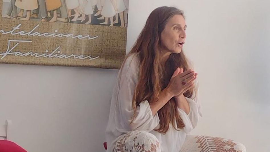 La experta en Constelaciones Familiares Adriana Ríos realiza la terapia de forma individual o grupal.     GENTILEZA ADRIANA RÍOS 