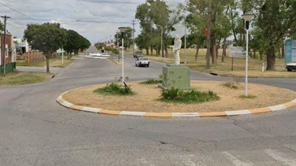 En el cruce de las avenidas Mitre y Salenave de Benito Juárez, donde hay una rotonda, sucedió el siniestro vial. FOTO: EL FÉNIX/BENITO JUÁREZ