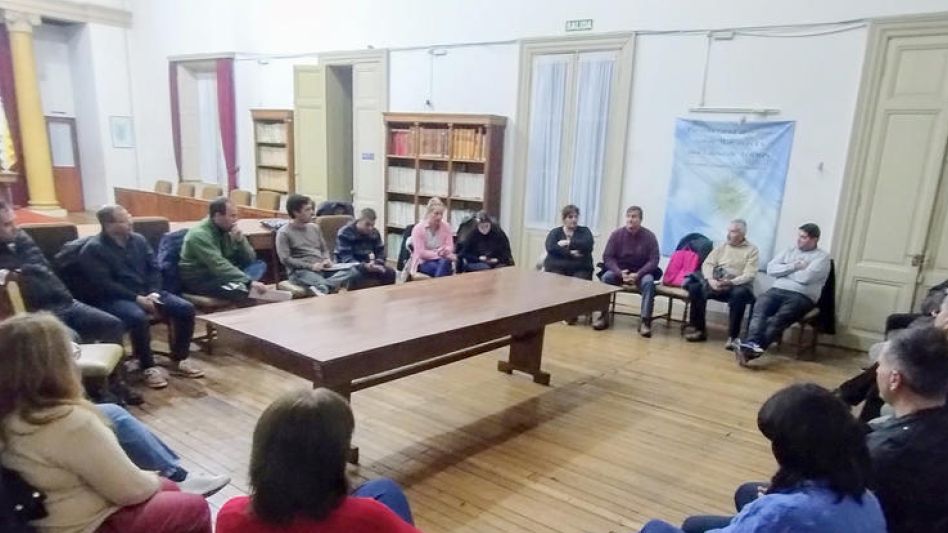 Trabajadores de Fanazul y dirigentes de ATE local volverán a reunirse con los concejales azuleños la próxima semana.  PRENSA CONCEJO DELIBERANTE