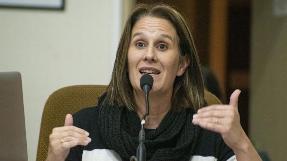 ¿Cómo explican que uno de los responsables de un déficit que hoy supera los 3.000 millones de pesos -Agustín Carús- continúe siendo el secretario de Economía y Hacienda, dijo Natalia Colomé.