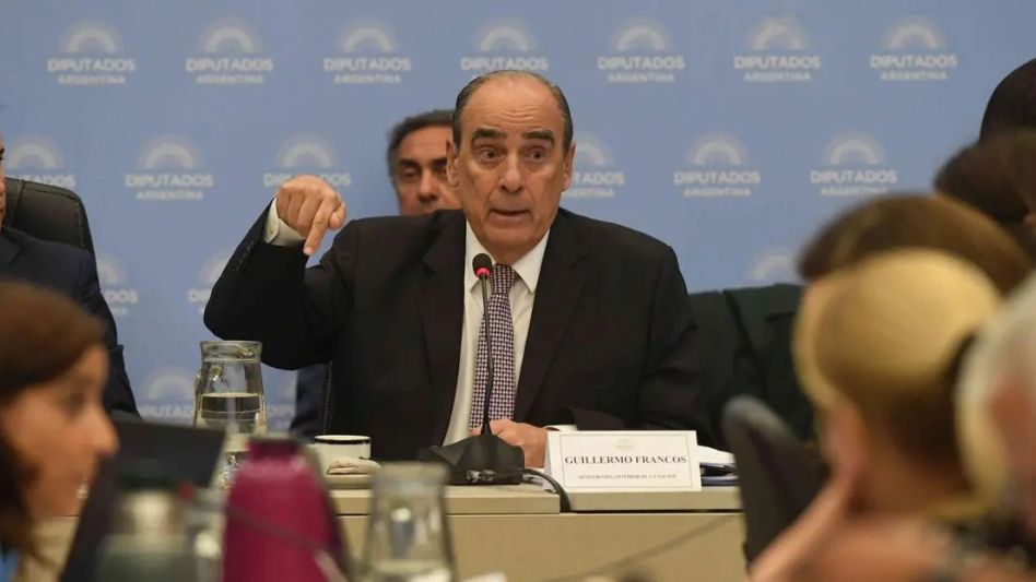 Francos reemplaza a Posse y Jefatura de Gabinete absorbe a Interior