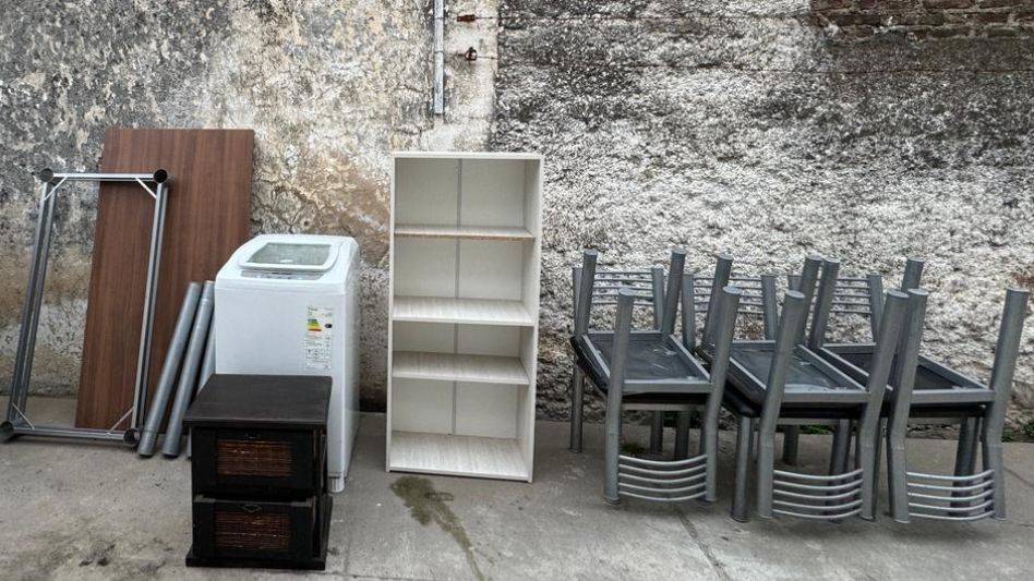 Los elementos incautados en la casa de la mujer investigada. Su ex pareja la había denunciado. FOTO: DDI AZUL/PBA