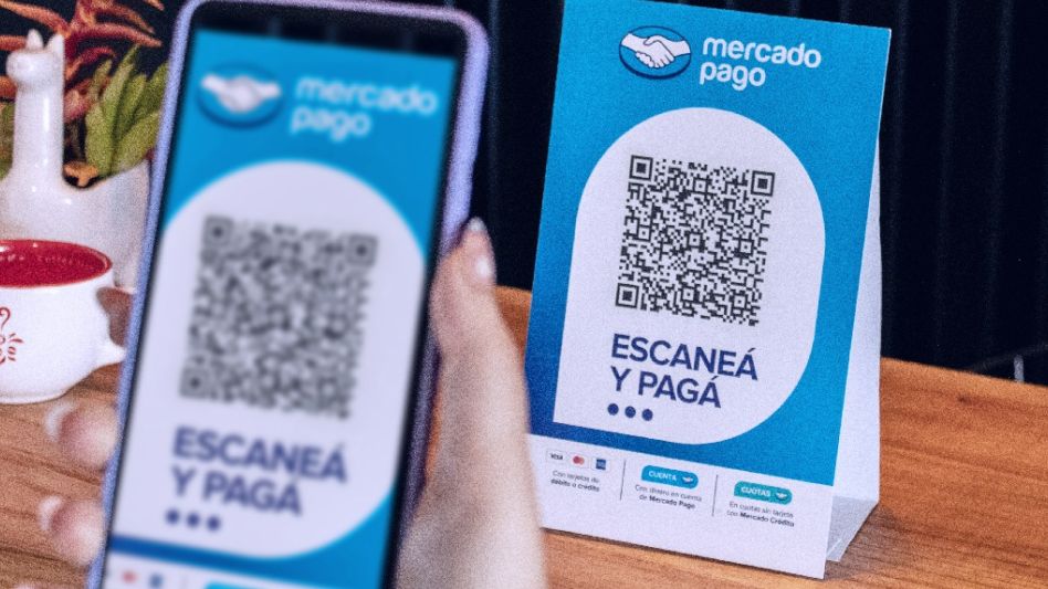 Pagos QR con tarjeta: Mercado Pago acordó no cobrarles comisión a los bancos