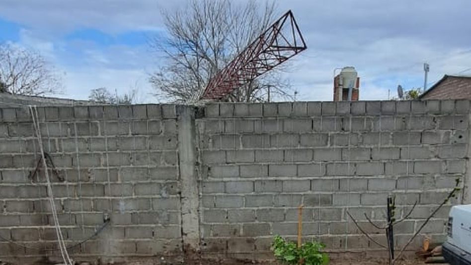 El hombre que falleció tenía 42 años. Estaba subido a una antena que se desprendió de su base y se cayó. FOTO: CPA/PBA